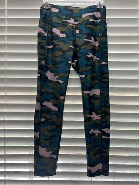 Calvin Klein Green & Pink Camo Performance Wick Leggings with side pockets